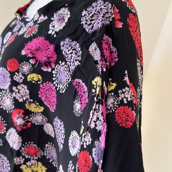 DOLAN size M black multi pleated shoulder silk top - Picture 3 of 8